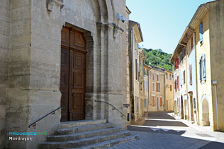 Mondragon, porte de l'église
