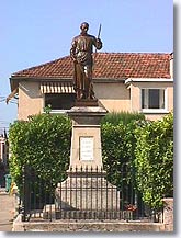 Monteux - Statue