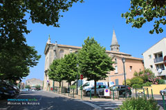 Morieres les Avignon, street and church