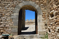 Mornas, entrée de la forteresse