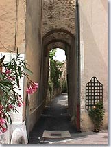 Mornas, passageway