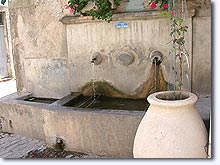 La Motte d'Aigues, fountain