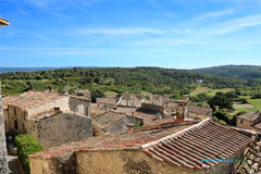Murs, roofs and Luberon landscape Murs, roofs and Luberon landscape