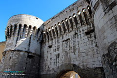 Pernes les Fontaines, town's gate