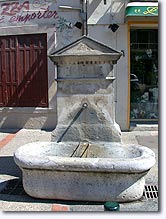 Peypin d'Aigues, fountain