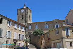 Piolenc, the church and its stairway Piolenc, the church and its stairway