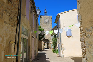 Richerenches, street and belfry