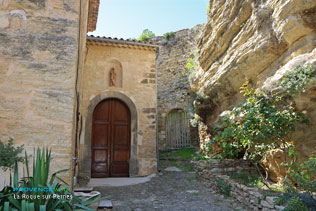 La Roque sur Pernes, chapel door