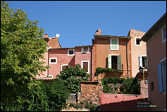 Roussillon, façades ocres Roussillon, façades ocres