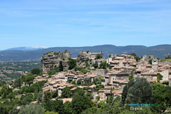 Saignon, le village et son rocher