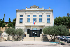 Saint Saturnin les Avignon, city hall