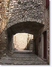 Savoillan, vaulted passageway Savoillan, v