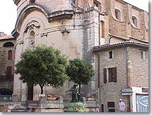 Sérignan du Comtat, church