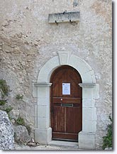 Sivergues, church door