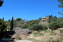 Saint Hippolyte le Graveyron, houses in the hills