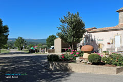 Saint Trinit, mairie et paysage