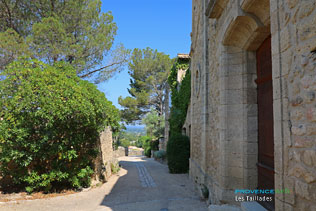 Les Taillades, church door