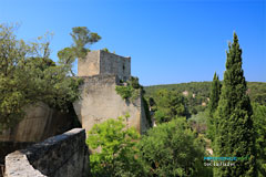 Les Taillades, tower