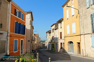La Tour d'Aigues, rue