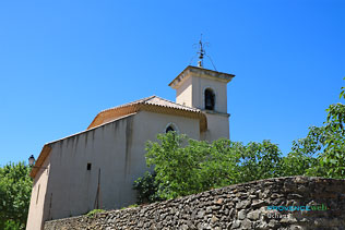 Uchaux, church