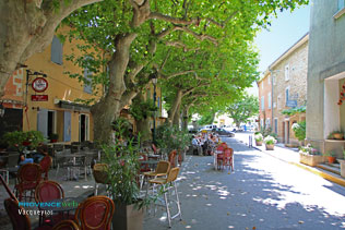 Vacqueyras, cafe terraces