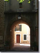 Vacqueyras - Passageway