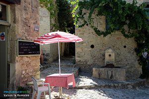 Vaison la Romaine, fountain and terrace