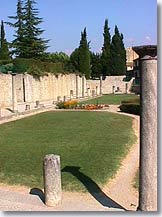 Vaison la Romaine - Roman columns