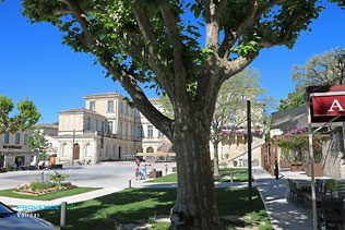 Valréas, place du château