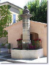 Villes sur Auzon, fountain