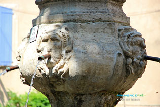 Villes sur Auzon, fountain