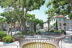 Violes, fountain and square