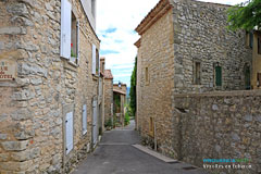 Vitrolles en Luberon, maisons en pierre