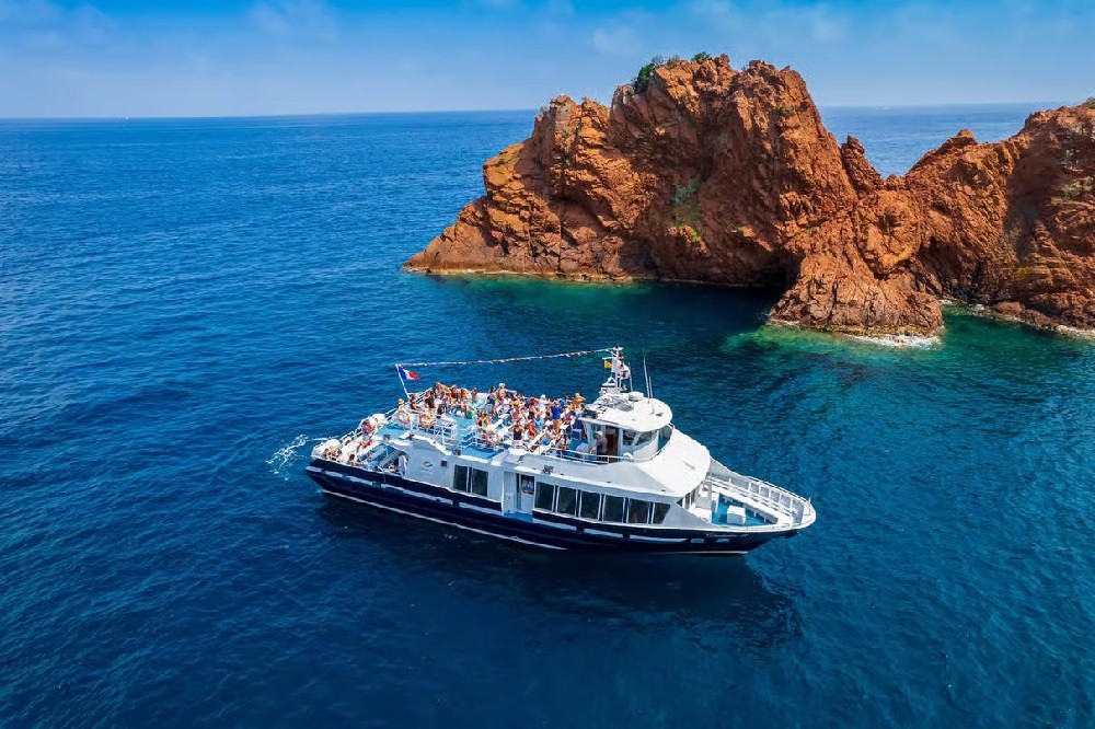 Croisière touristique sur la Corniche d'Or
