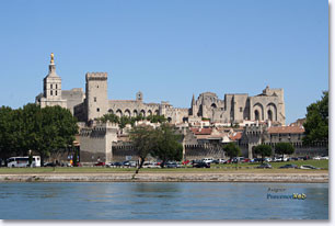 Vue d'Avignon depuis le Rhône