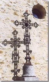 Croix dans le village d'Ongles