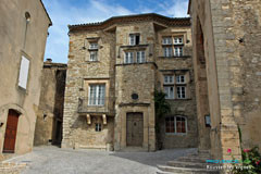 Rousset les Vignes dans la Drome