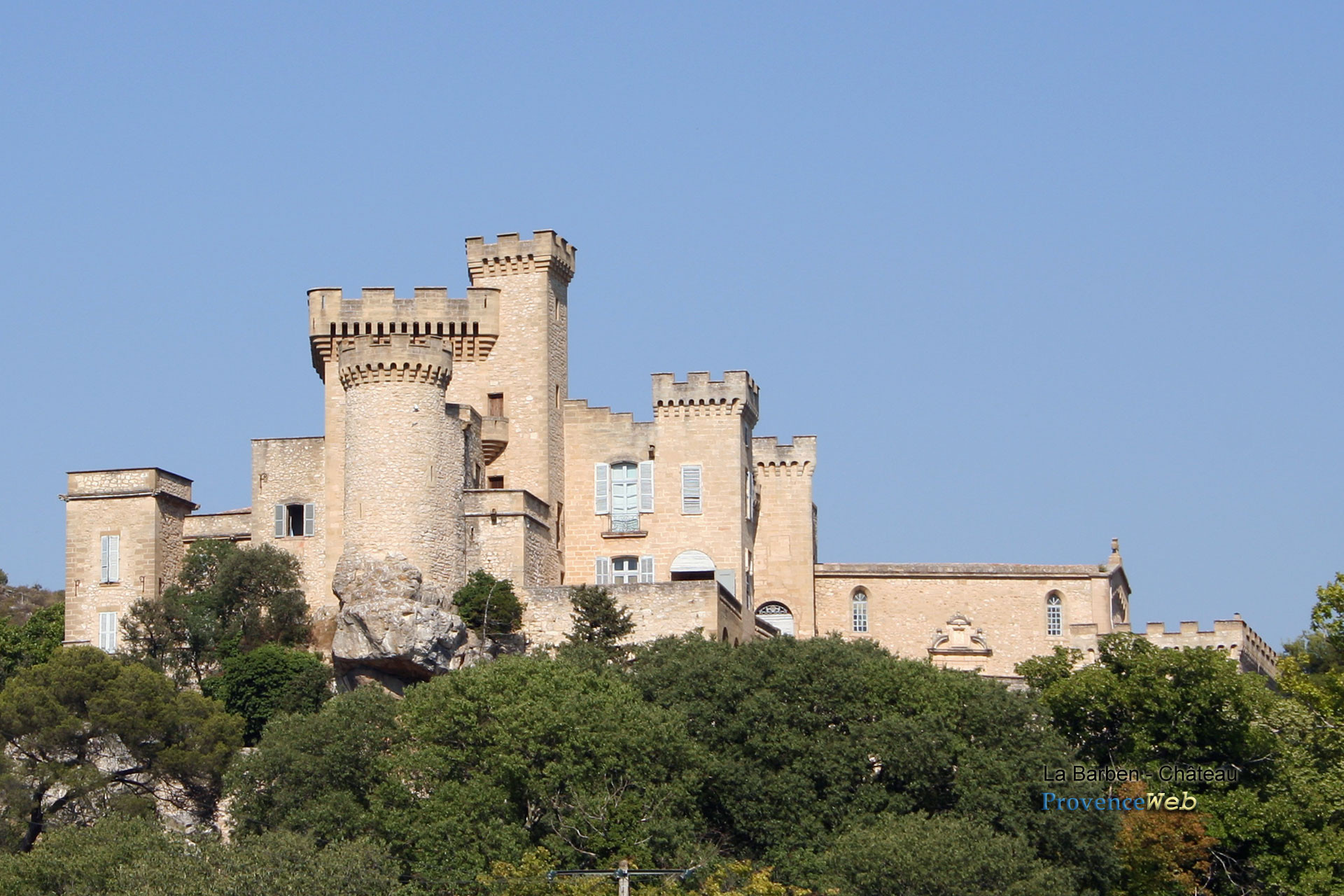 La Barben castle and Rocher Mistral park