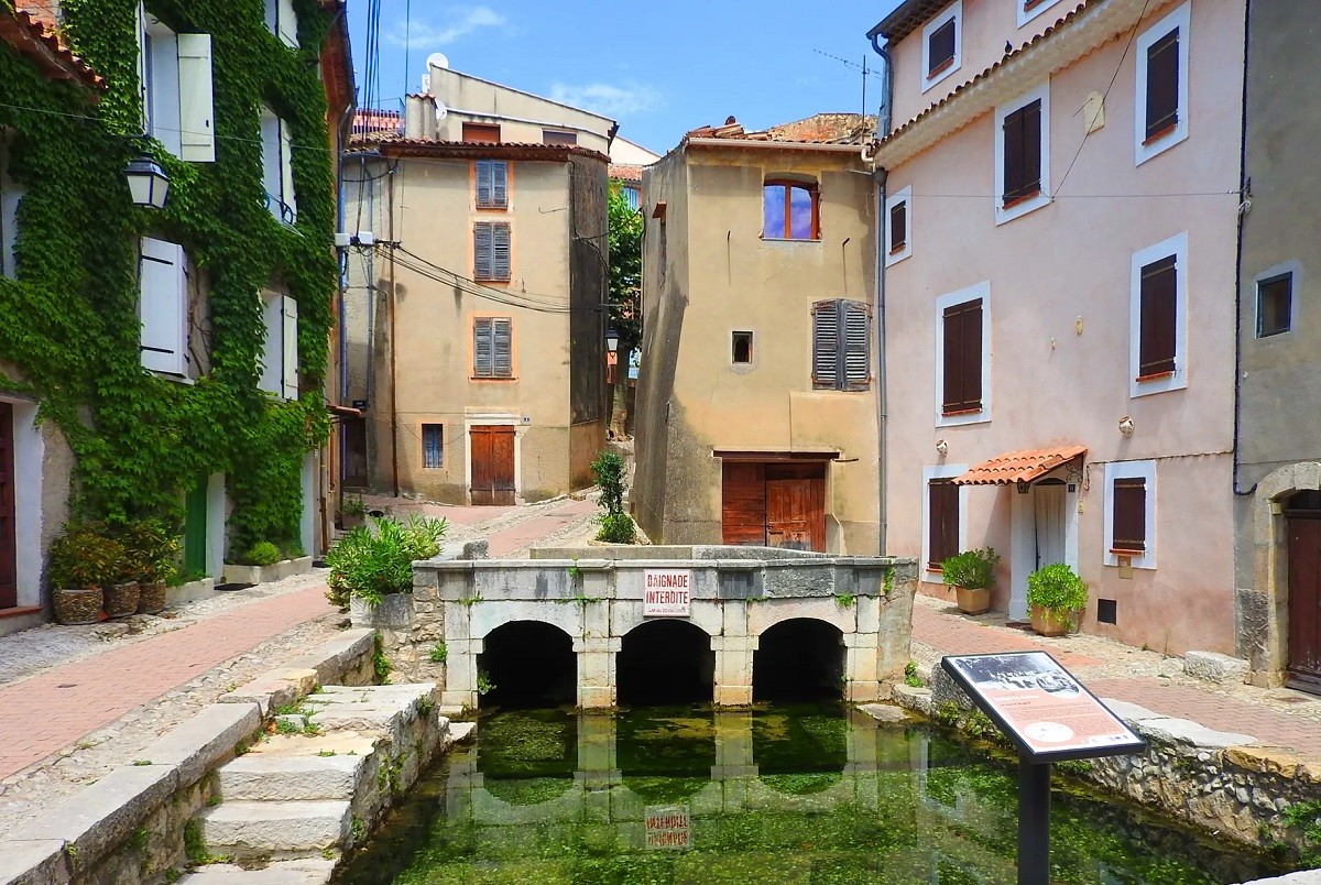Camps la Source