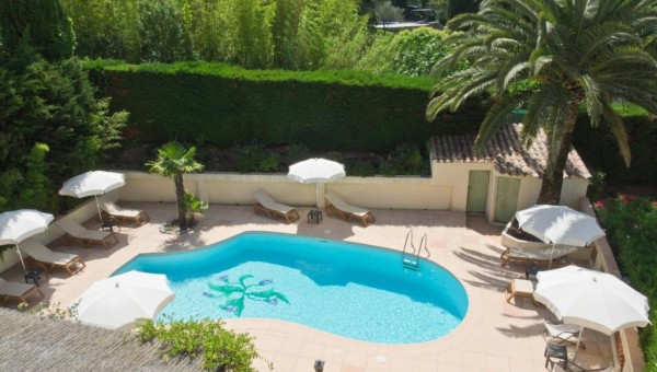 Hôtel Les Oliviers à Fayence