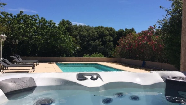 Auberge Castel Mireïo