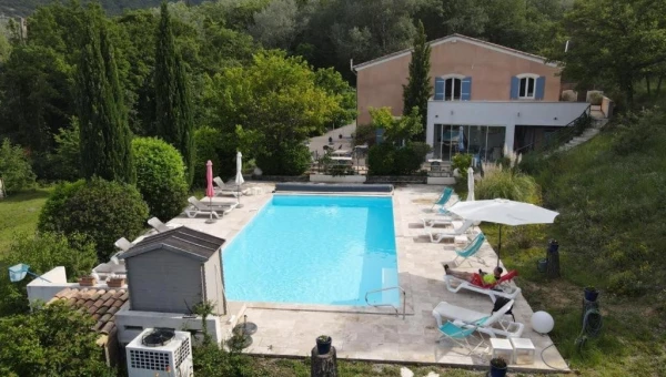 Le Mas d'Hélène, hôtel au Crestet
