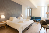 Chambre de l'Hotel des Maures à Collobrières