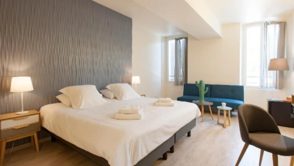 Chambre de l'Hotel des Maures à Collobrières