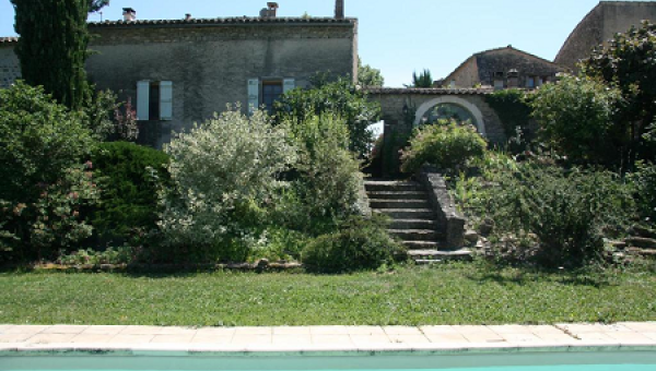 Le Jas des Nevières Pierrerue