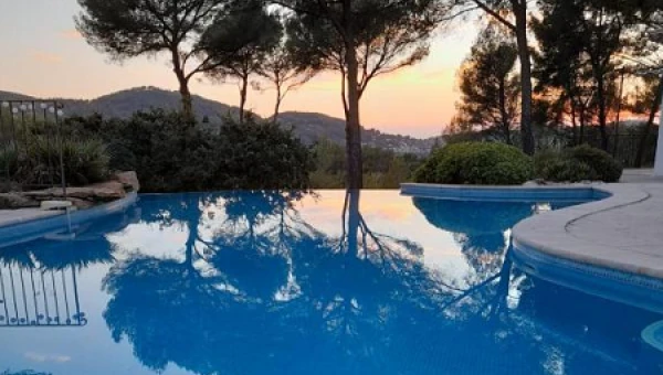 La piscine d'Une pause en Provence au Beausset