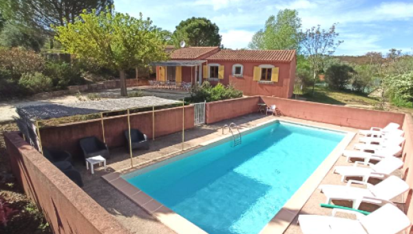 La Peyrolière, location de vacances avec piscine à Apt