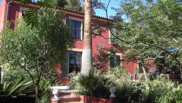 Sous l'Olivier Menton