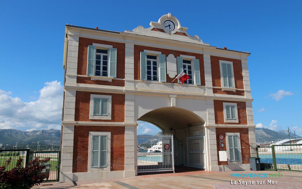 Joli b&acirc;timent &agrave; La Seyne sur Mer.