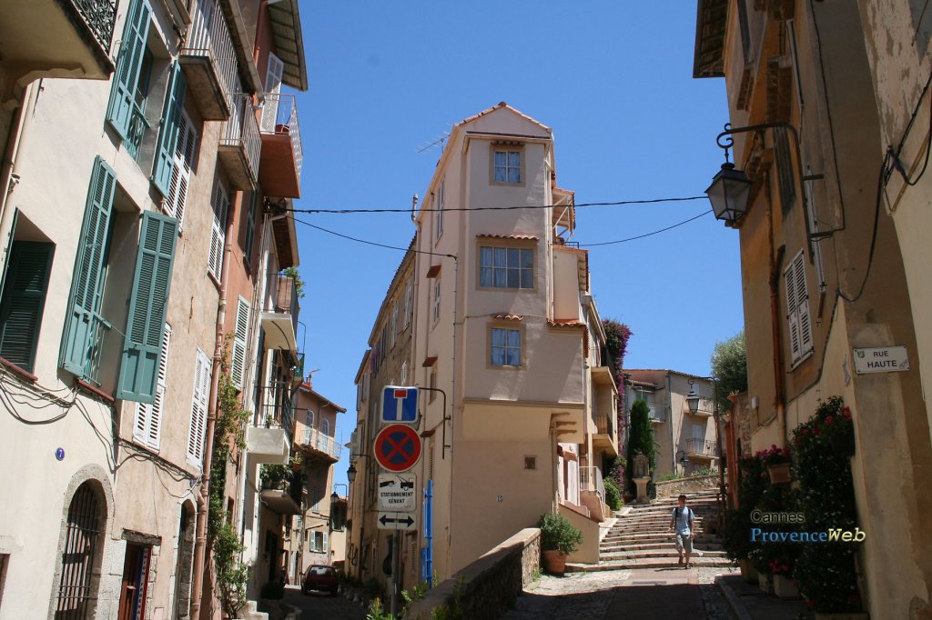 Ruelle &agrave; Cannes.